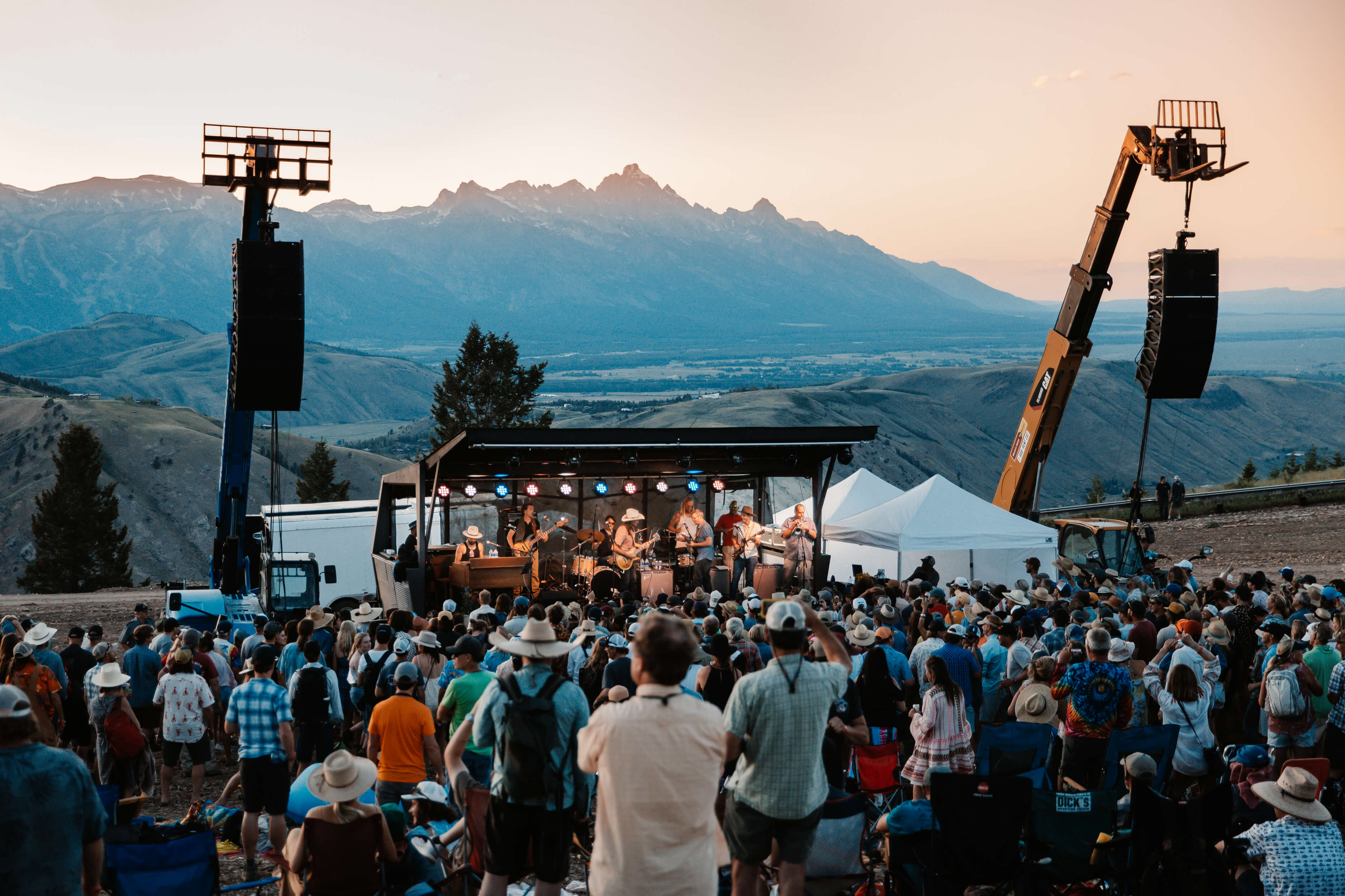 https://visitjacksonhole.com/wp-content/uploads/2023/05/TMBR_EliseSterk_Event_SnowKing_Concert_Summer.jpg